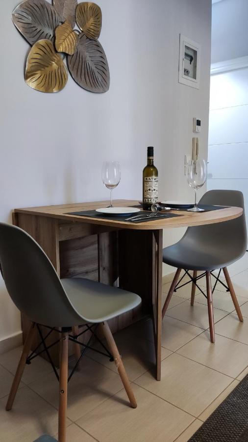 Rock & Roll 2 - Modern Apartment In Trikala エクステリア 写真
